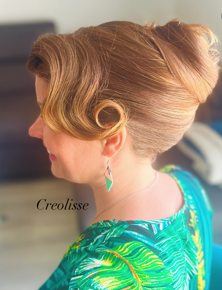 Chignon vintage ondulé — création Creolisse